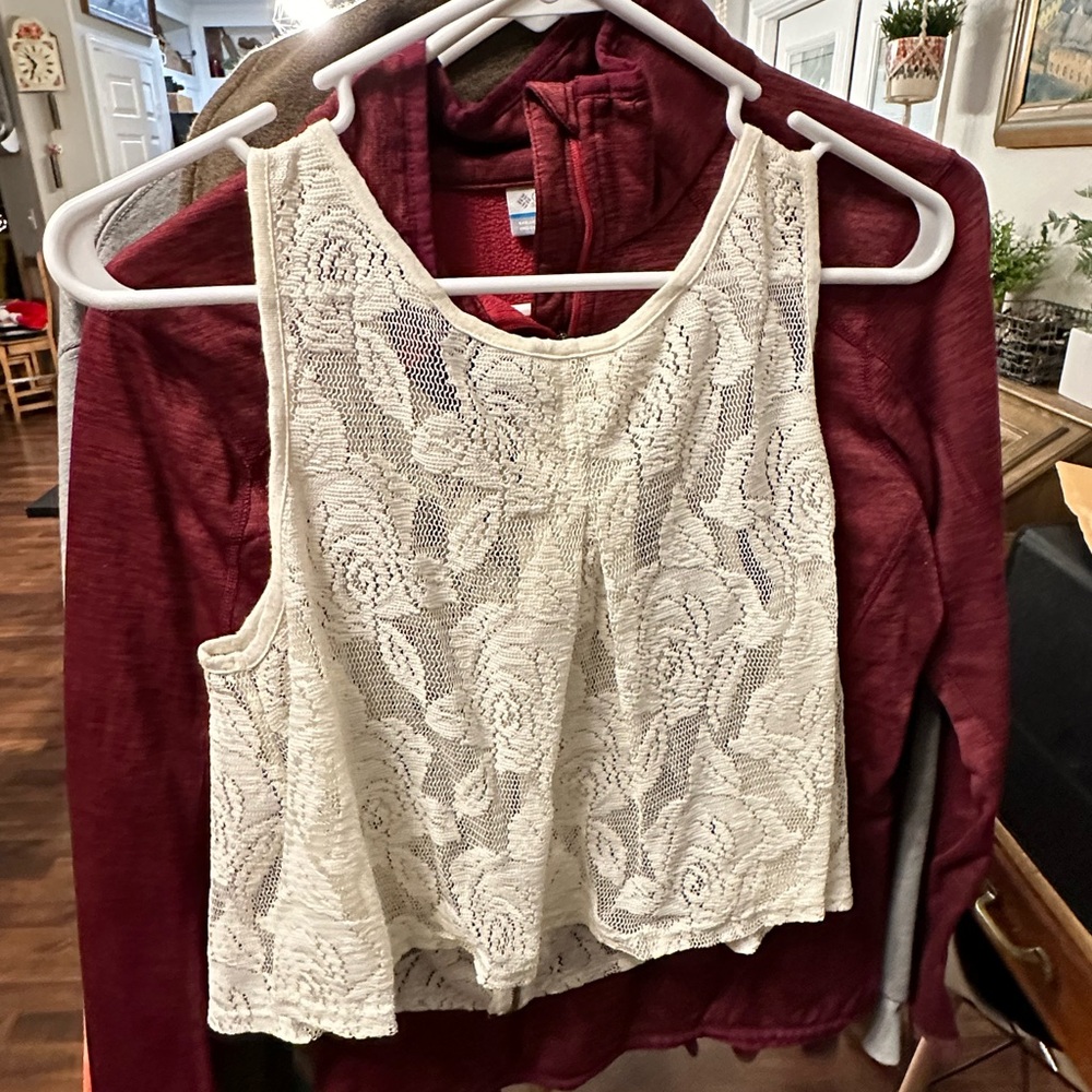 Boutique Lace Crop Top, zipper back!